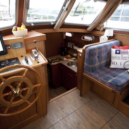 Dutchess Breva Salon